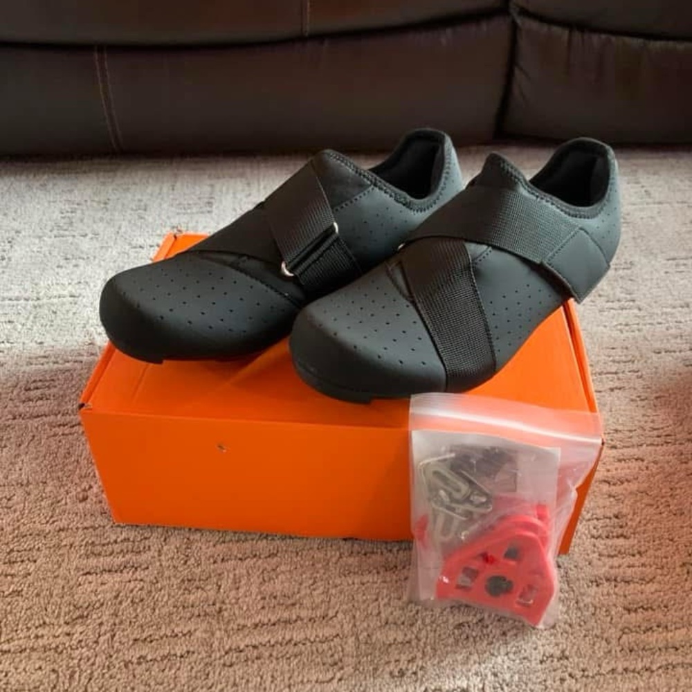 Sleek Black Cycling Shoes